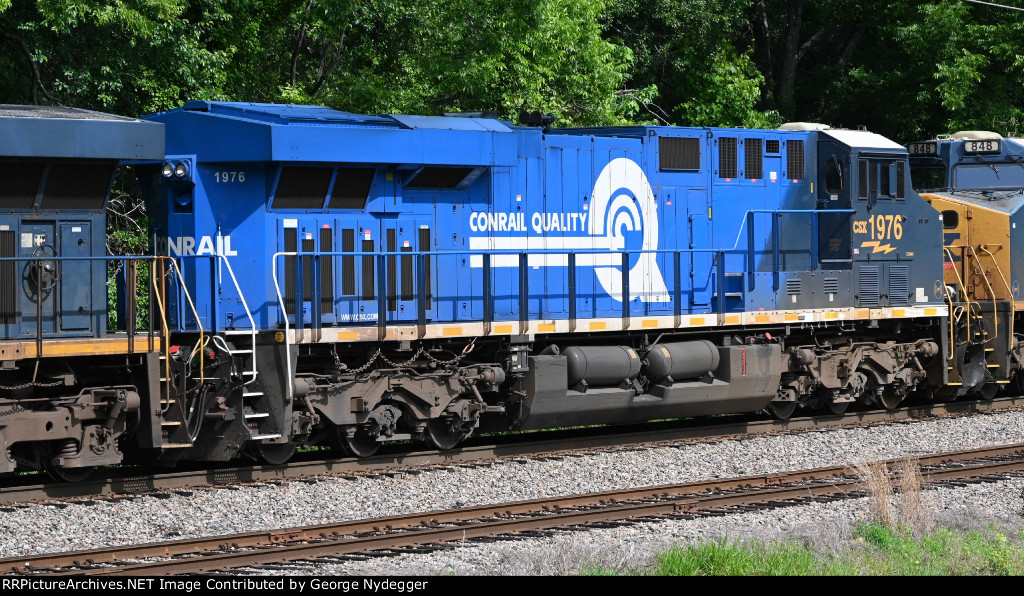 CSX 1976 / Conrail Heritage Unit